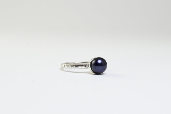 Silver ring with beautiful dark river pearl