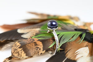 Silver ring with beautiful dark river pearl