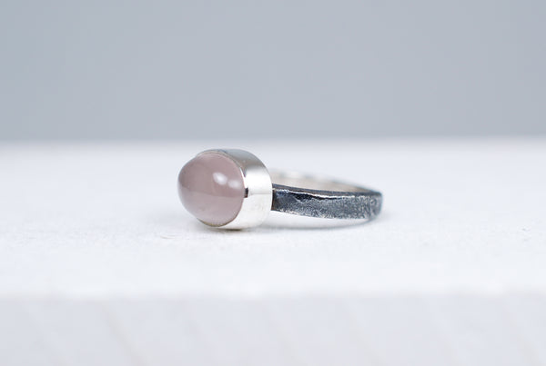 Cabochon rose quartz